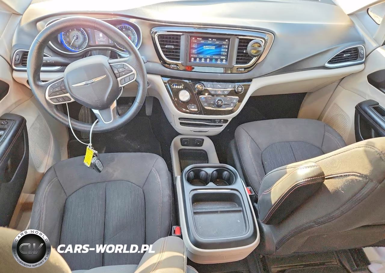 2020 Chrysler Pacifica Touring VIN:2C4RC1FG1LR121820 - 8