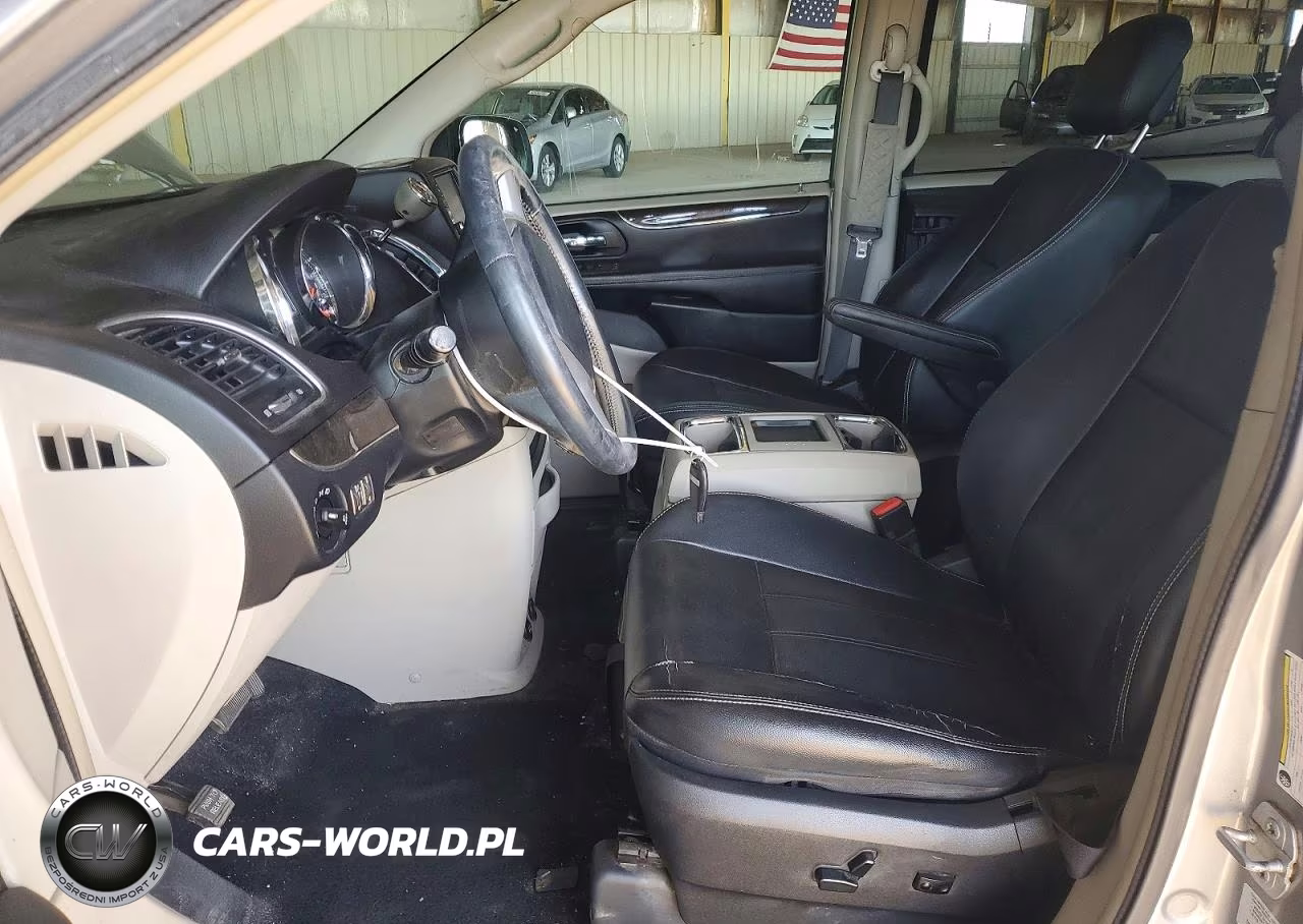 2016 Chrysler Town & Country Touring VIN:2C4RC1BG5GR229224 - 7