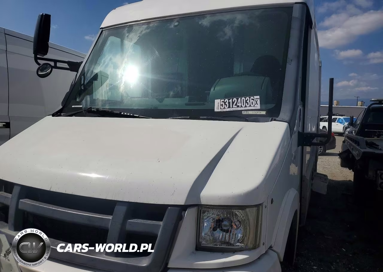 2015 Isuzu Npr Hd Delivery Truck