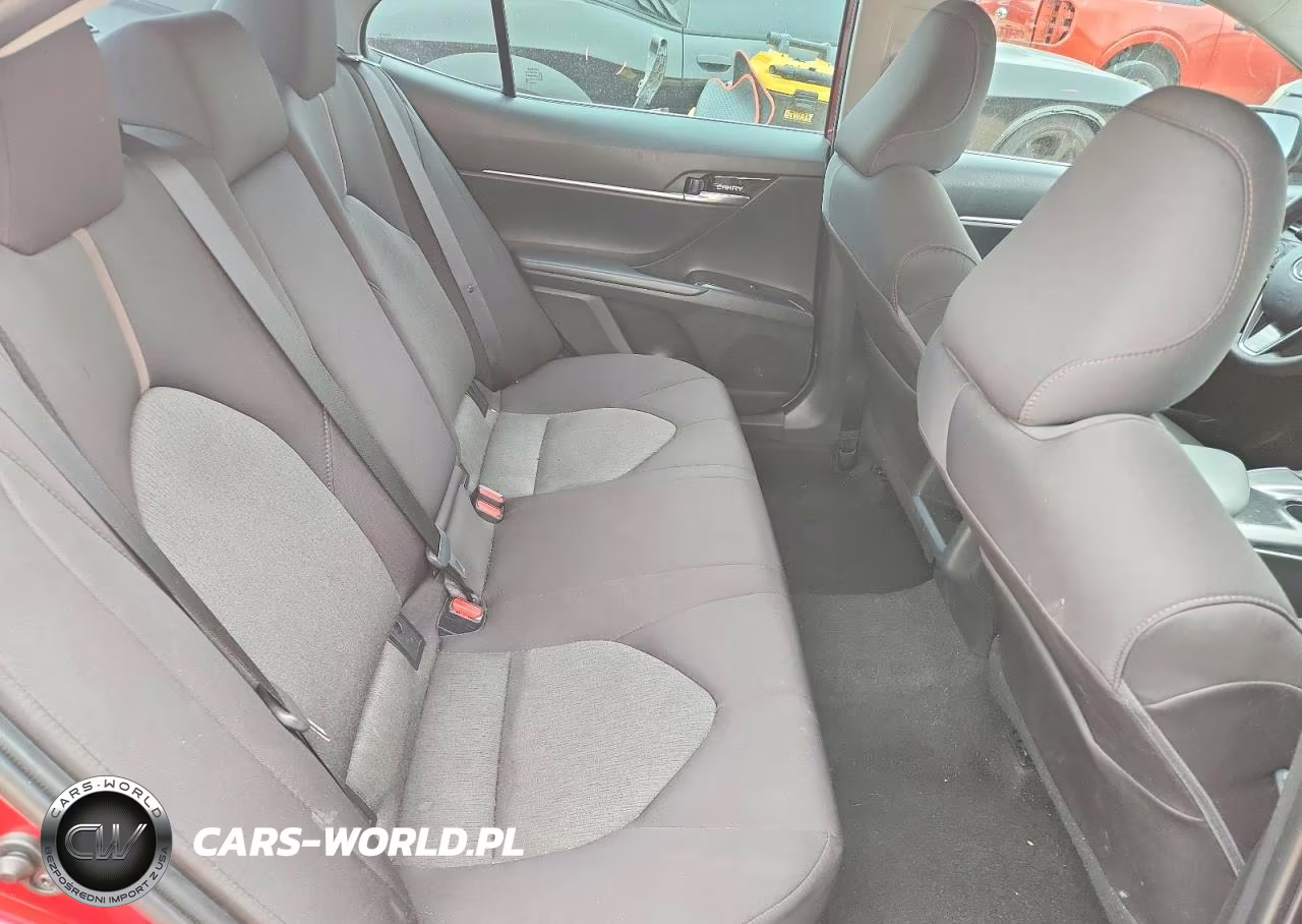 2020 Toyota Camry Le VIN:4T1C11AK0LU303286 - 10
