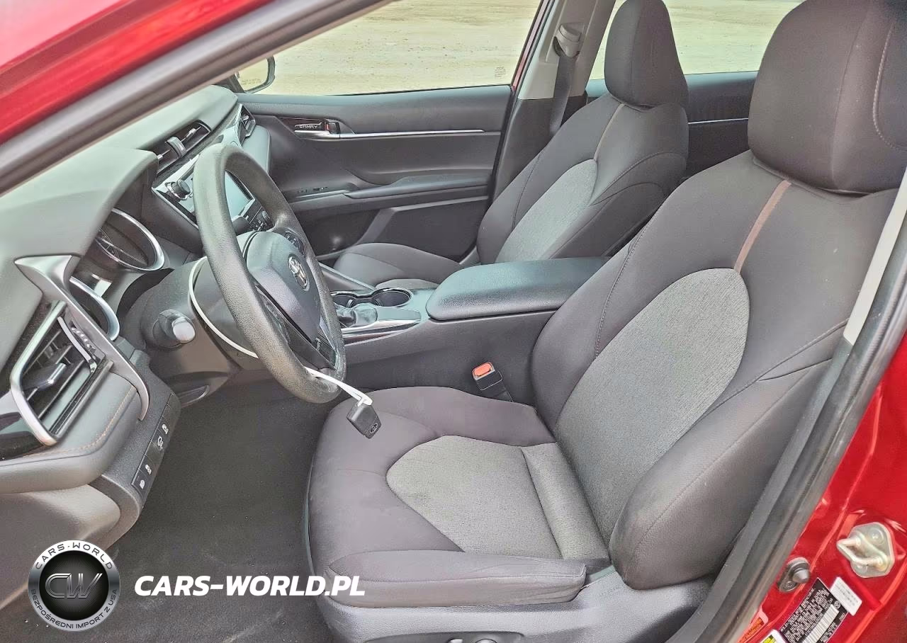2020 Toyota Camry Le VIN:4T1C11AK0LU303286 - 7