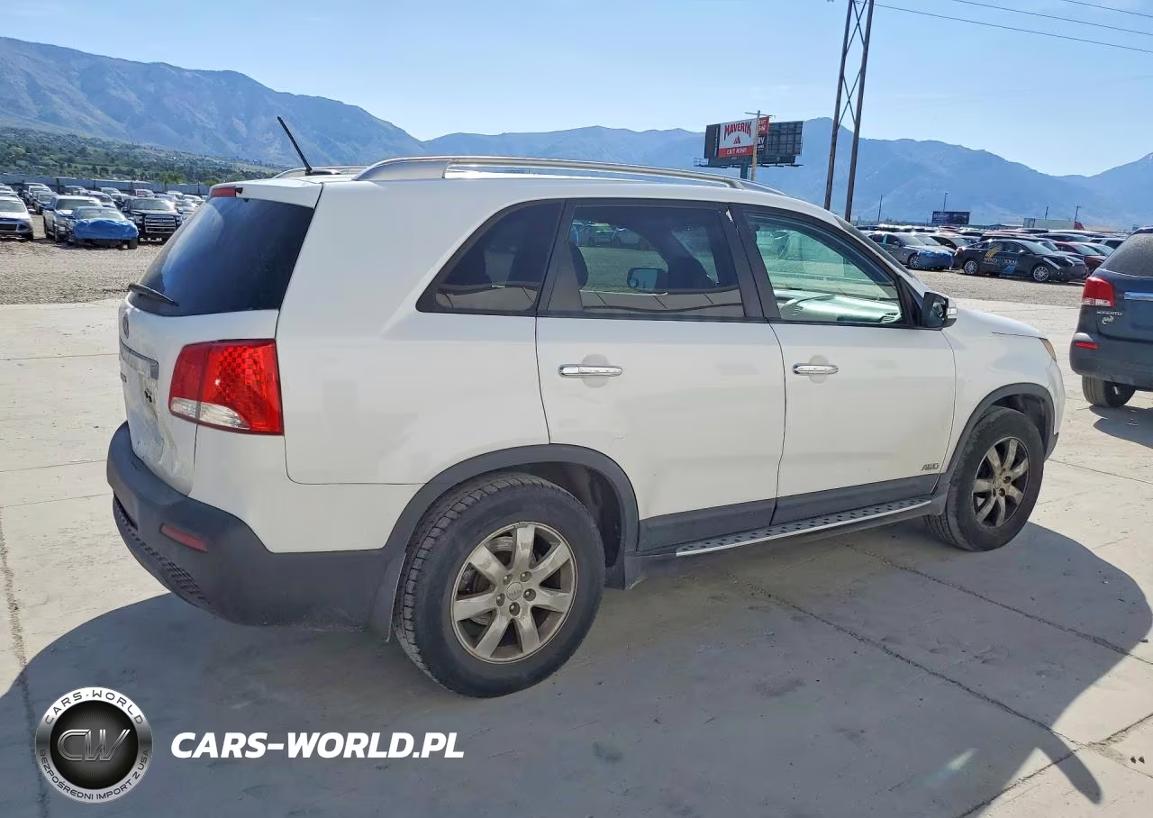 2013 Kia Sorento Lx VIN:5XYKTDA2XDG364921 - 3