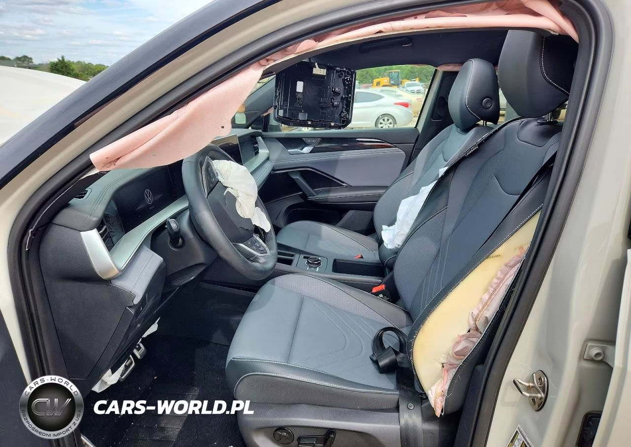2026 Volkswagen Tiguan Se R-Line Black VIN:3VVHR7RM4TM021699 - 7
