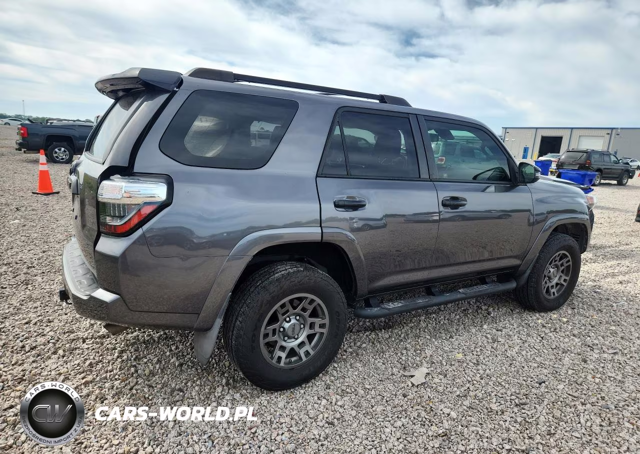 2020 Toyota 4Runner Venture Edition VIN:JTEBU5JR1L5815060 - 3