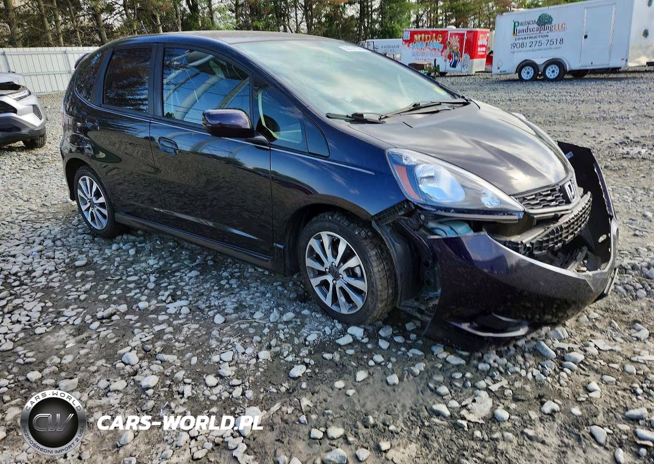 2013 Honda Fit Sport VIN:JHMGE8H54DC045153 - 4