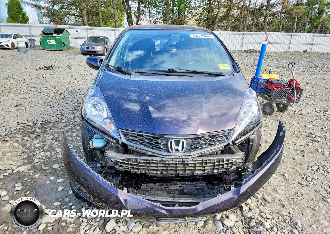2013 Honda Fit Sport VIN:JHMGE8H54DC045153 - 5