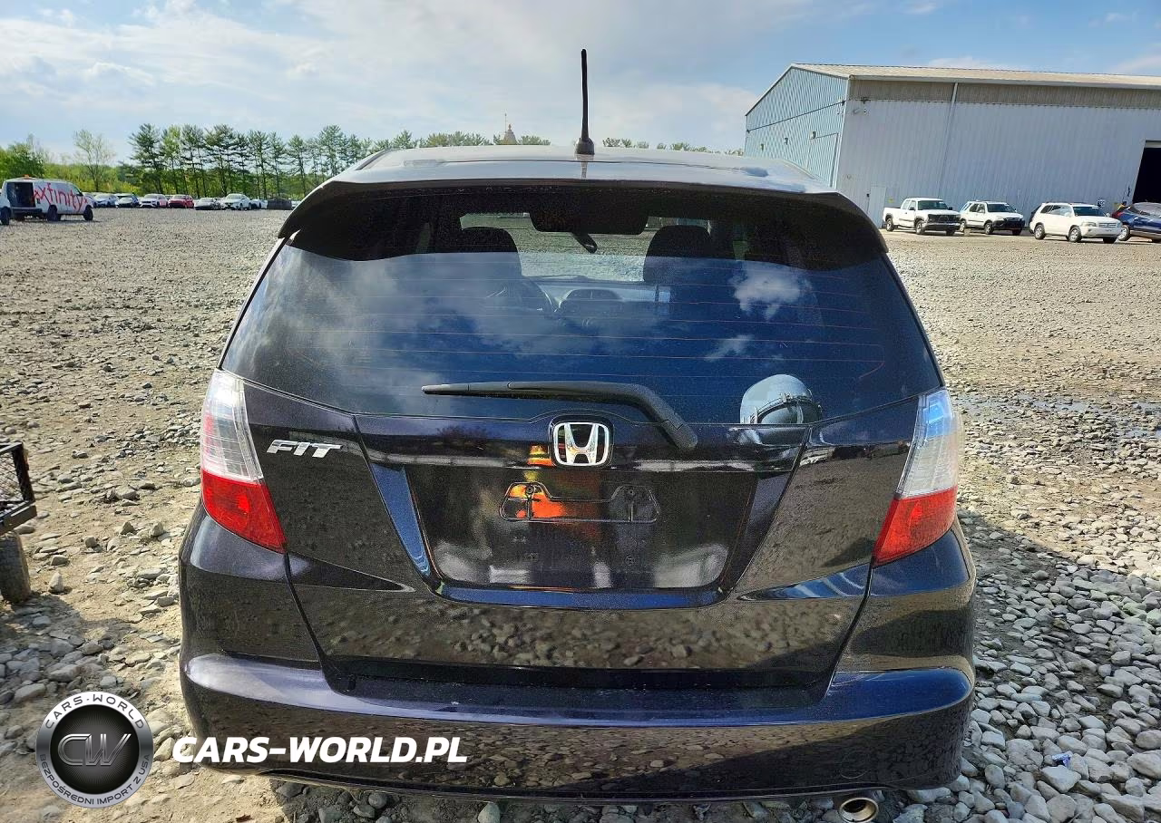 2013 Honda Fit Sport VIN:JHMGE8H54DC045153 - 6