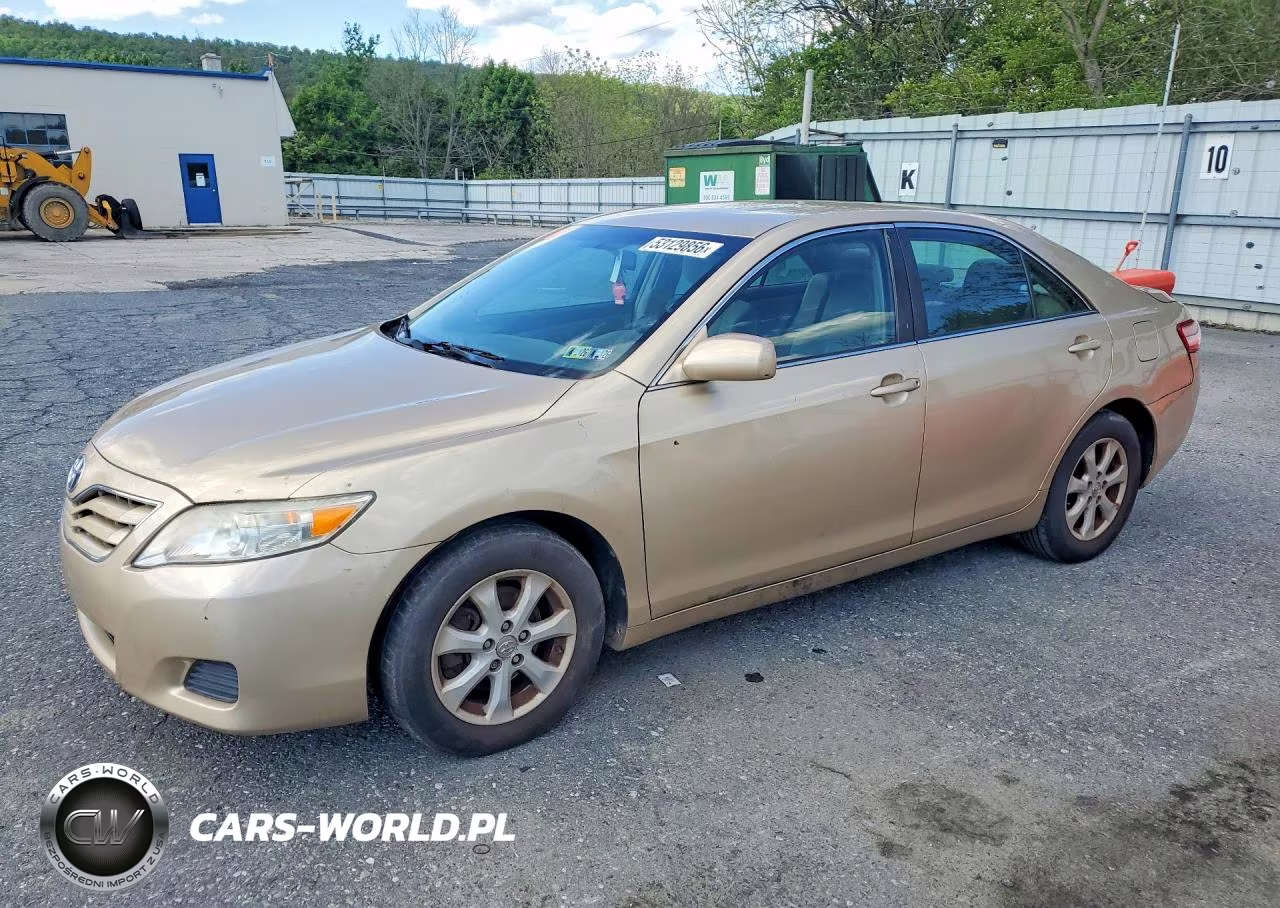 2011 Toyota Camry Le – zdjęcie 1 z 12