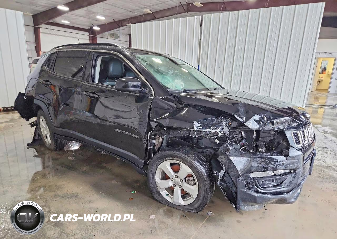 2019 Jeep Compass Latitude VIN:3C4NJCBB8KT855604 - 4