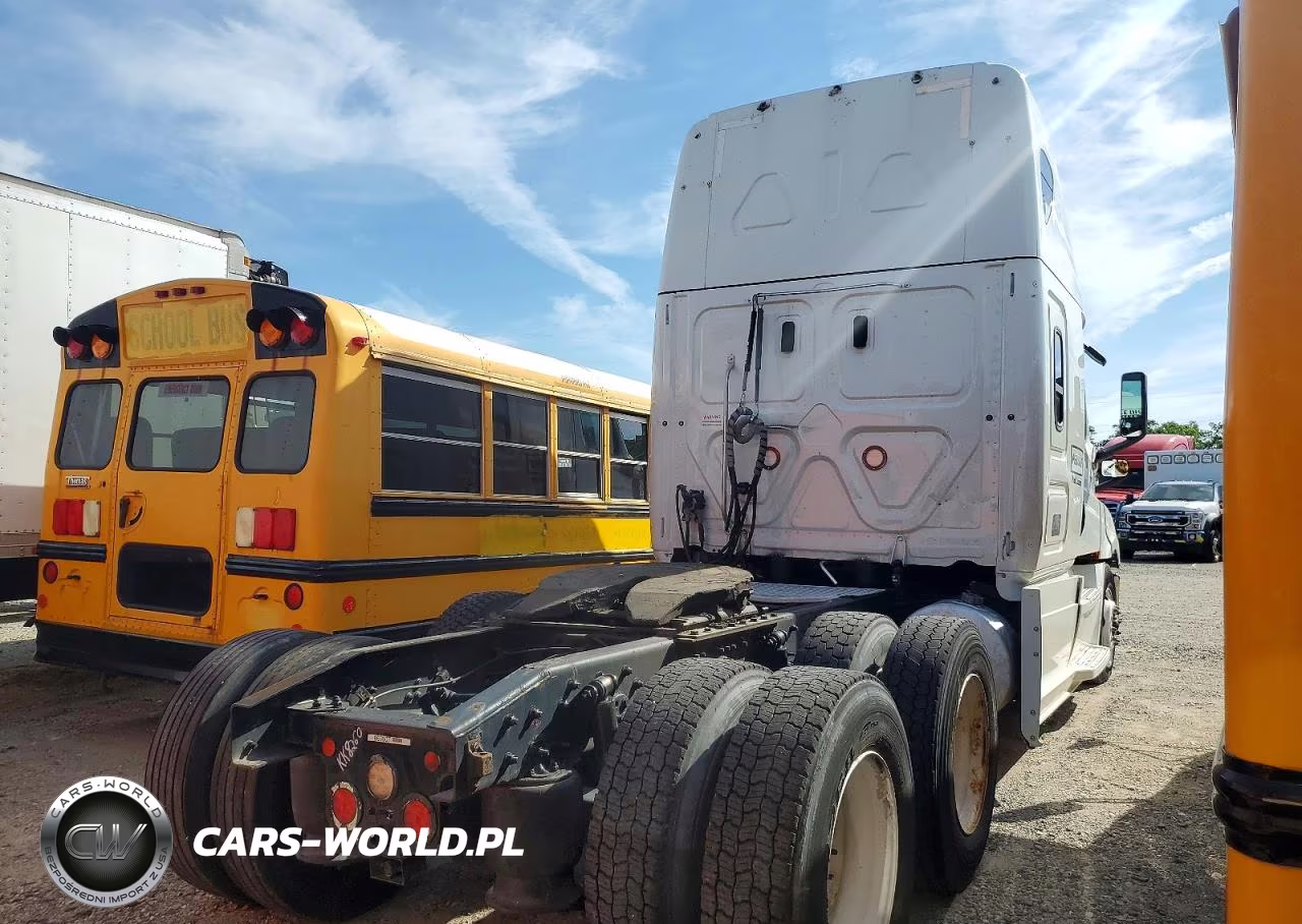 2019 Freightliner Cascadia 126 Semi Truck VIN:3AKJHHDR9KSKK8260 - 4