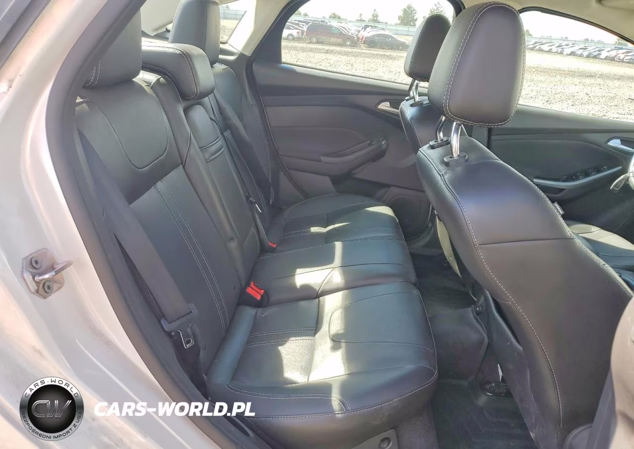 2012 Ford Focus Titanium VIN:1FAHP3J29CL189594 - 10