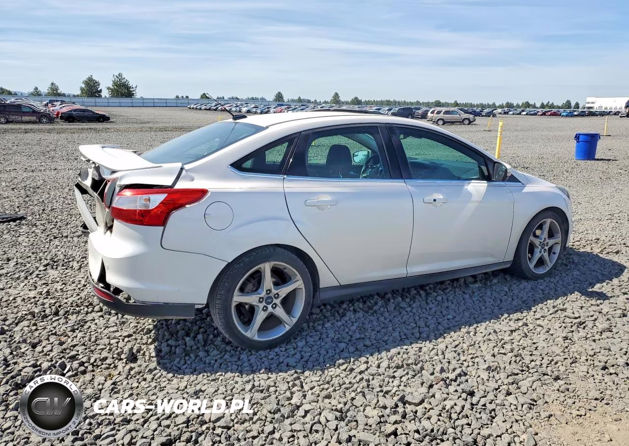 2012 Ford Focus Titanium VIN:1FAHP3J29CL189594 - 3