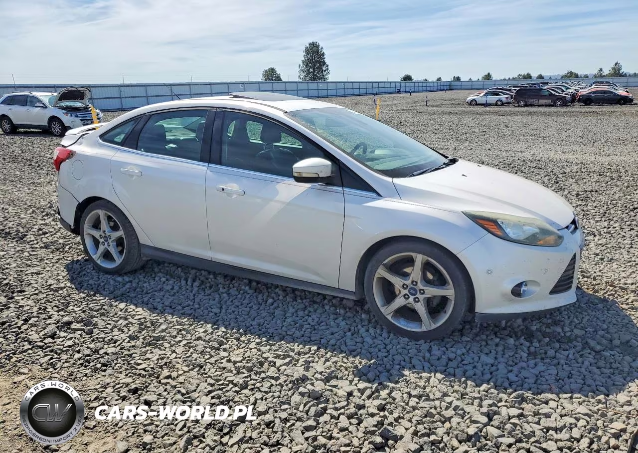 2012 Ford Focus Titanium VIN:1FAHP3J29CL189594 - 4