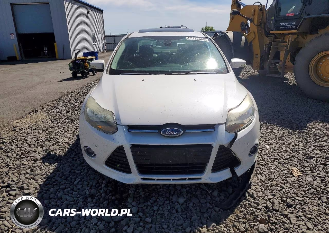 2012 Ford Focus Titanium VIN:1FAHP3J29CL189594 - 5