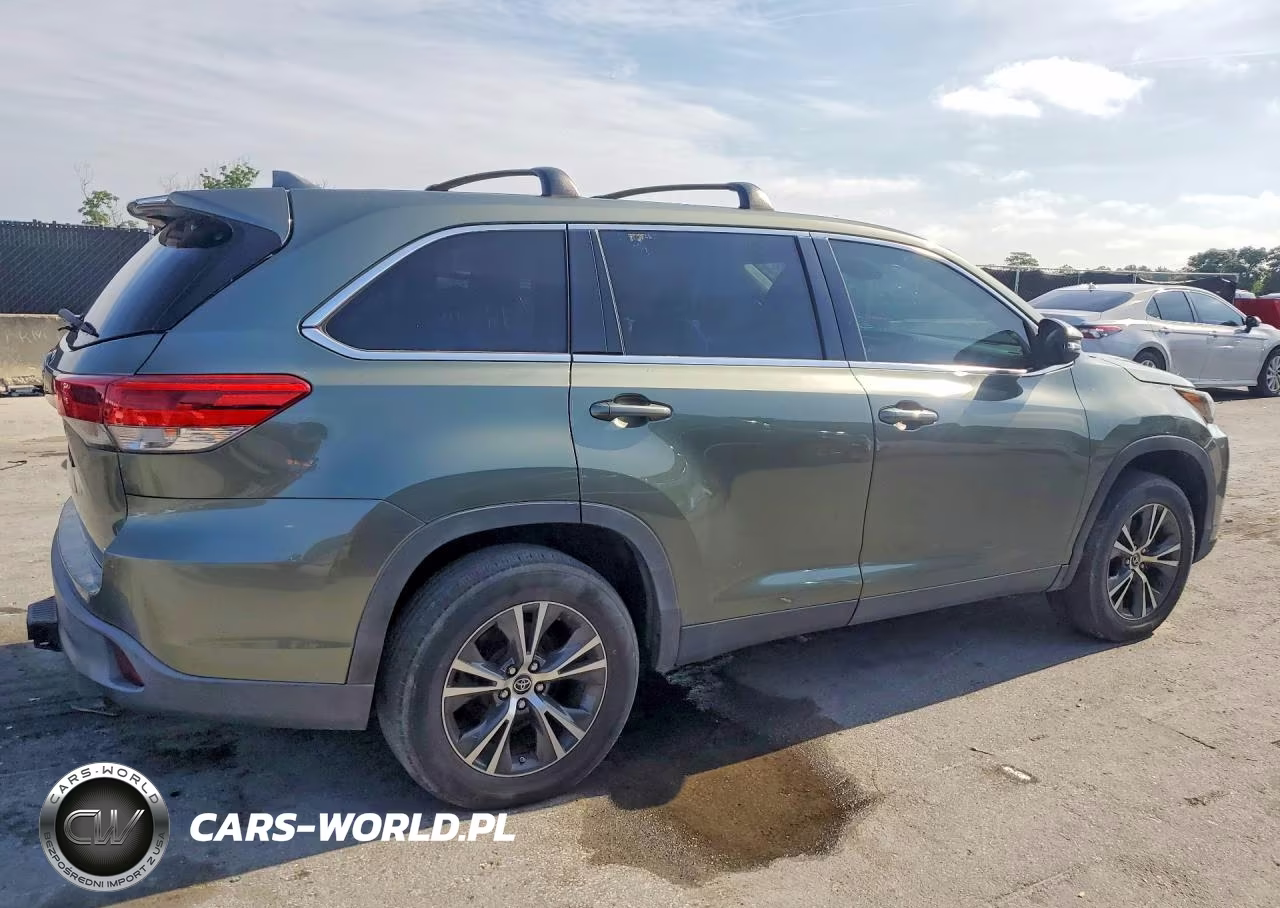 2019 Toyota Highlander Le Plus VIN:5TDZZRFH1KS333290 - 3