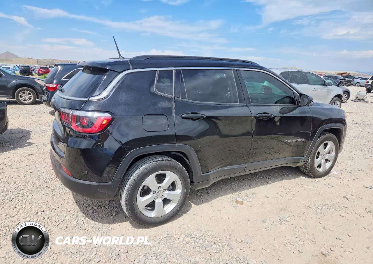 2018 Jeep Compass Latitude VIN:3C4NJCBB2JT461756 - 3