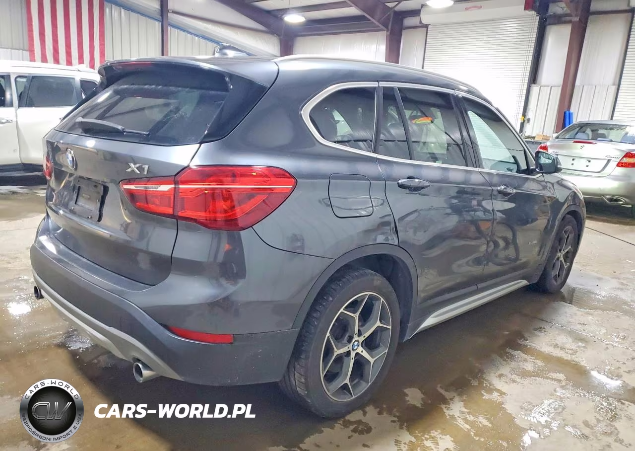 2018 BMW X1 xDrive28I VIN:WBXHT3C32J5K30941 - 3