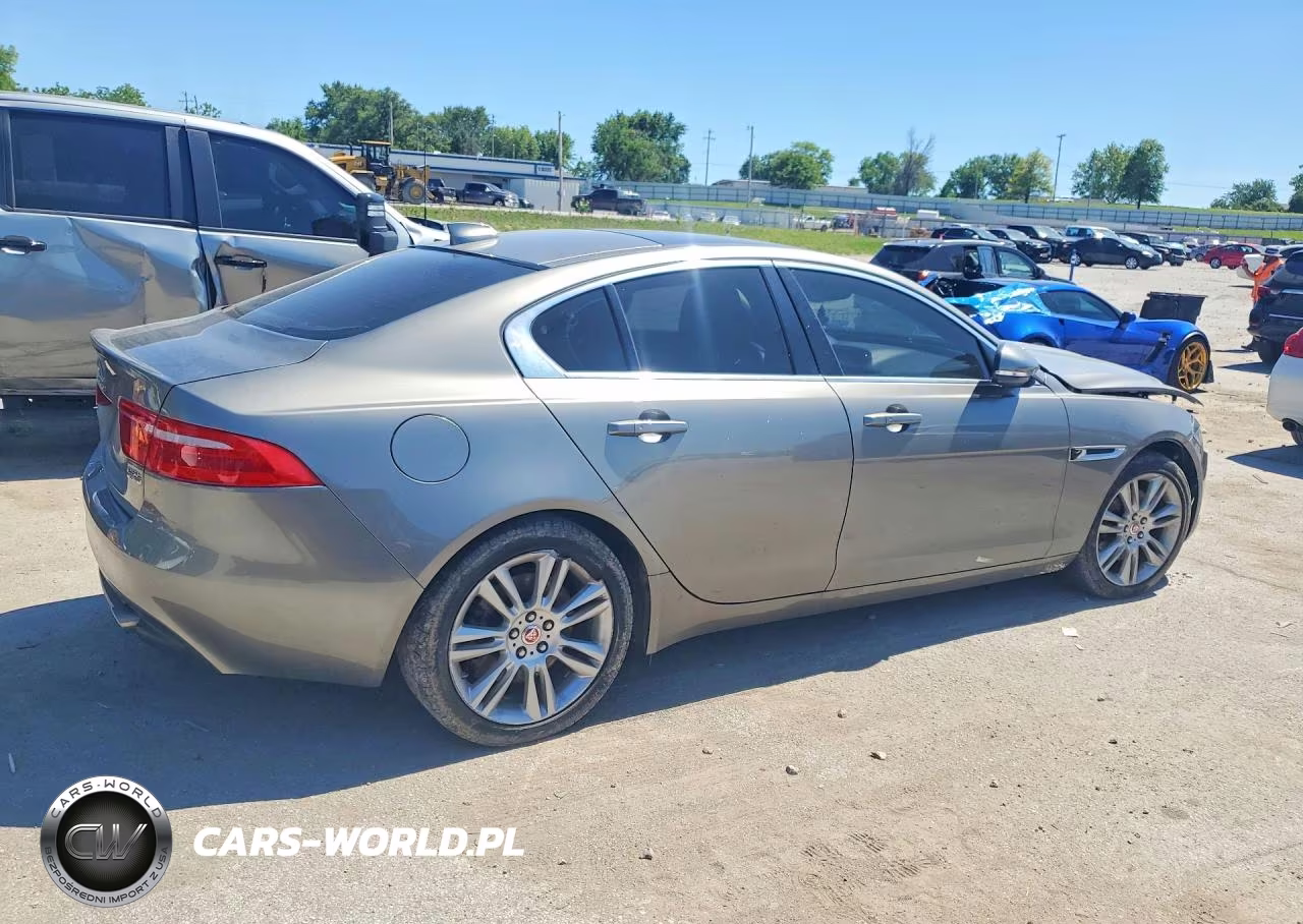 2019 Jaguar Xe Premium VIN:SAJAJ4FX2KCP54226 - 3
