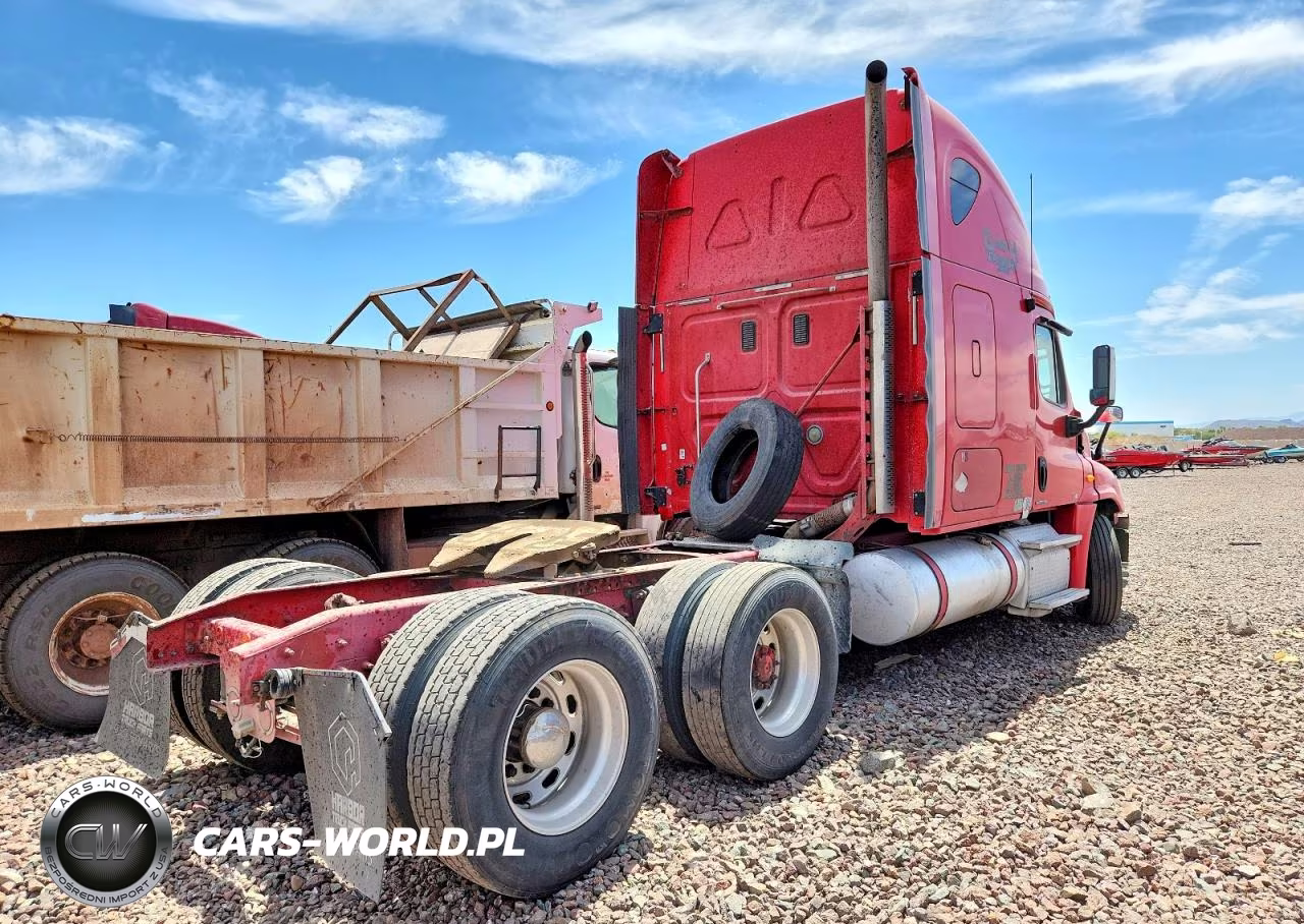 2011 Freightliner Cascadia Semi Truck VIN:1FUJGLDR6BLAX9942 - 4
