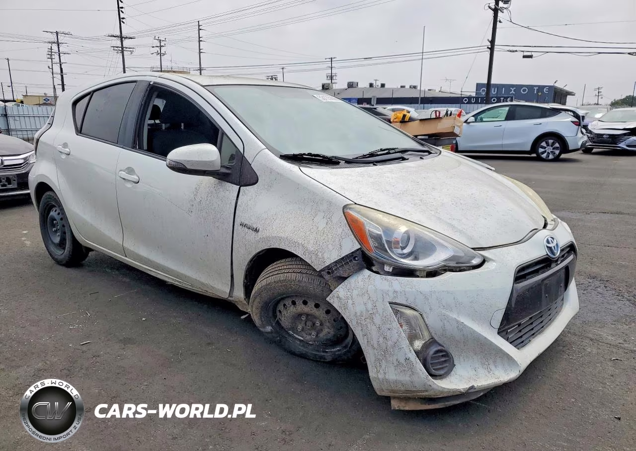 2015 Toyota Prius C Two VIN:JTDKDTB35F1583173 - 4