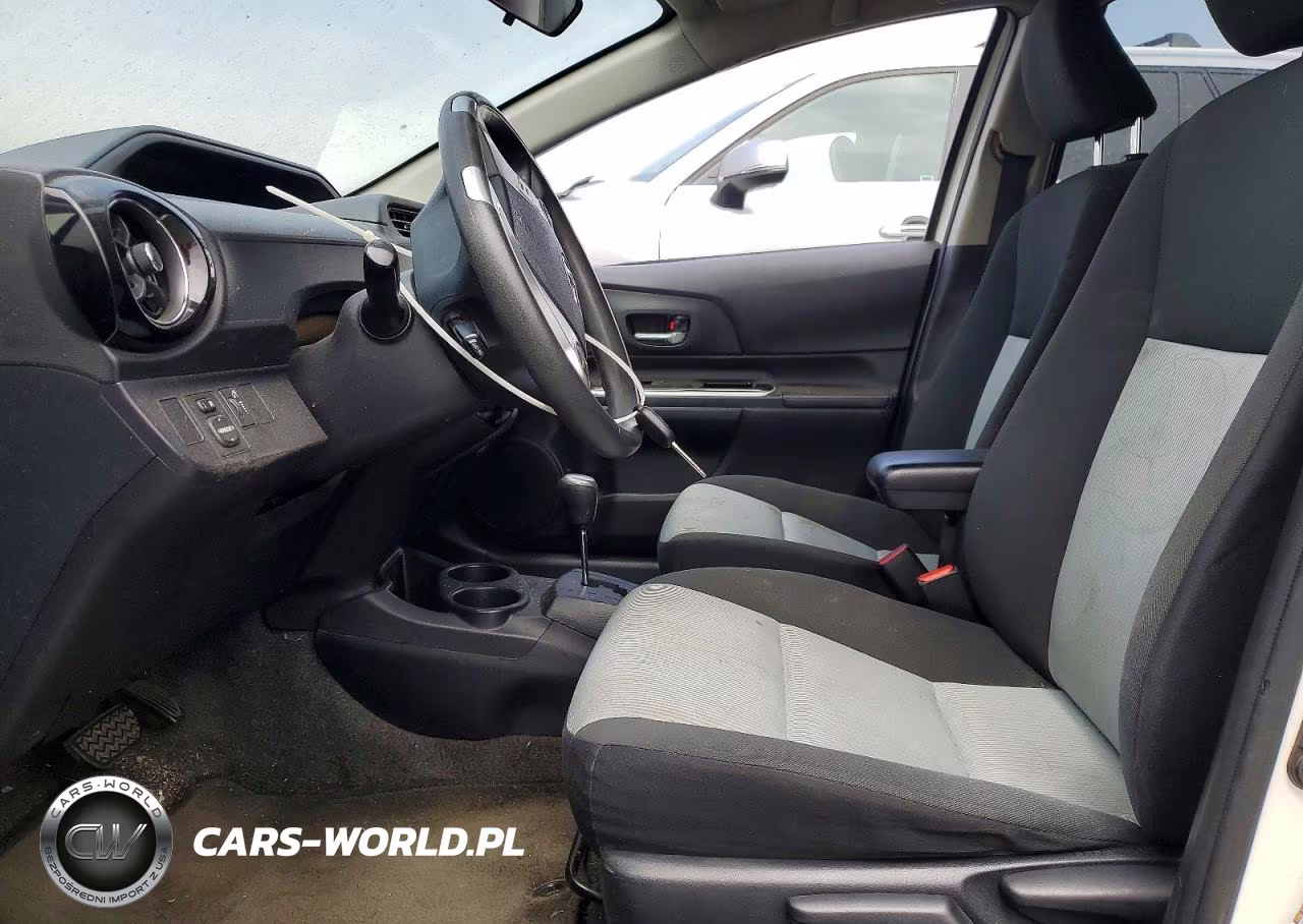 2015 Toyota Prius C Two VIN:JTDKDTB35F1583173 - 7
