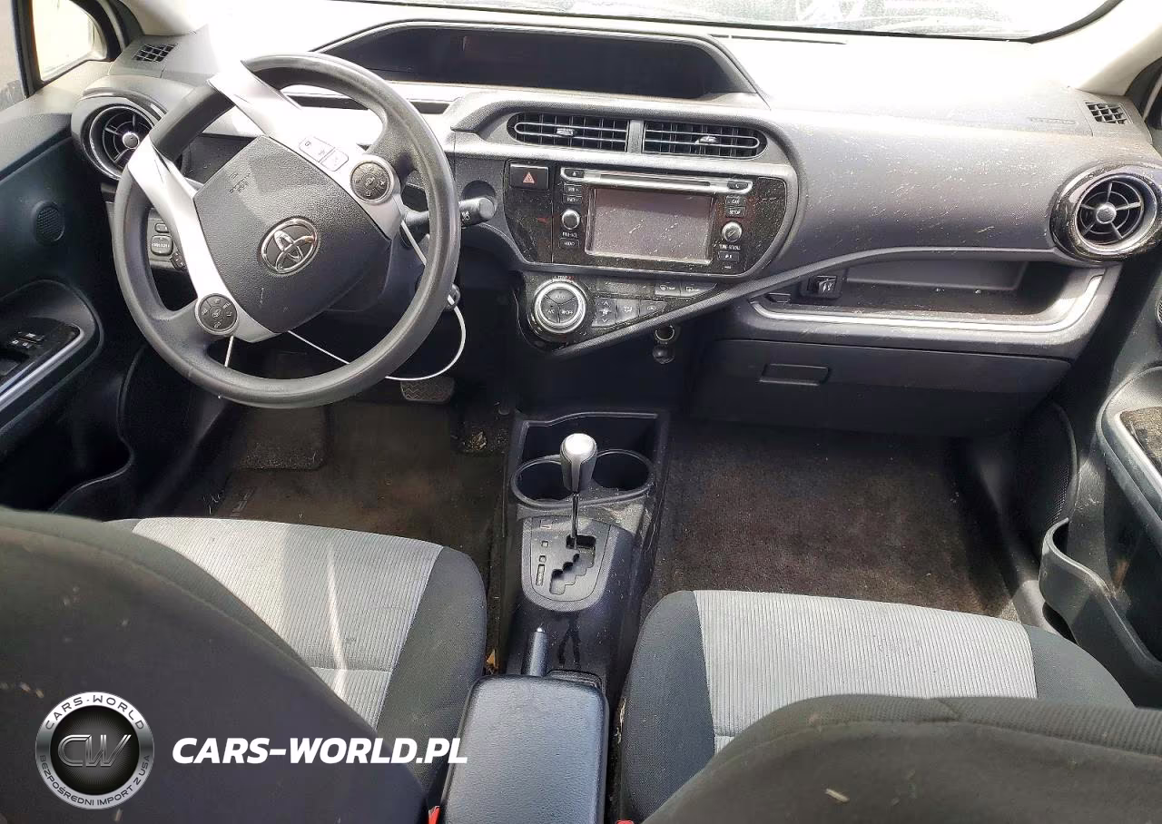 2015 Toyota Prius C Two VIN:JTDKDTB35F1583173 - 8