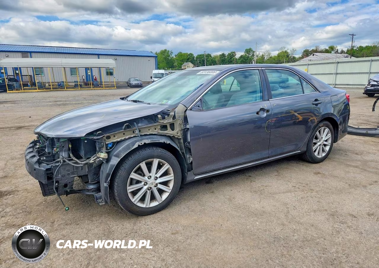 2013 Toyota Camry Xle – zdjęcie 1 z 13