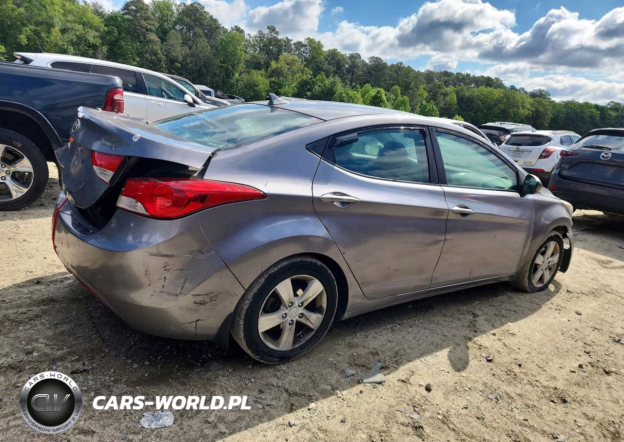 2013 Hyundai Elantra VIN:KMHDH4AE6DU581512 - 3