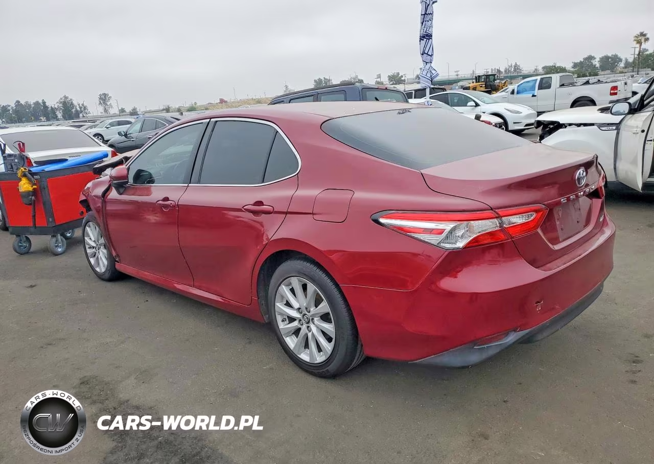 2018 Toyota Camry Le VIN:4T1B11HK3JU619974 - 2