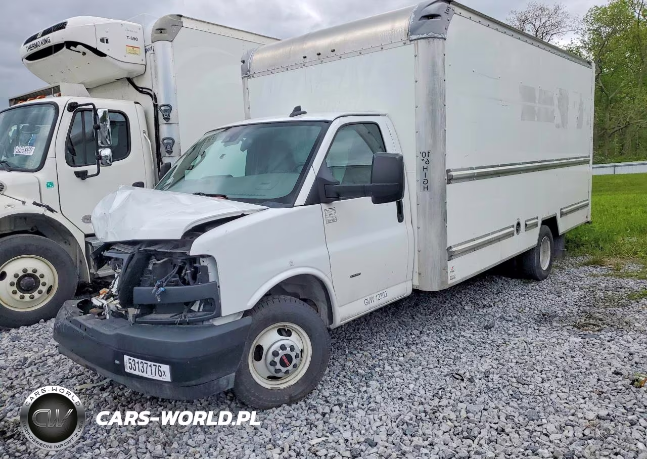 2021 GMC Savana Box Truck