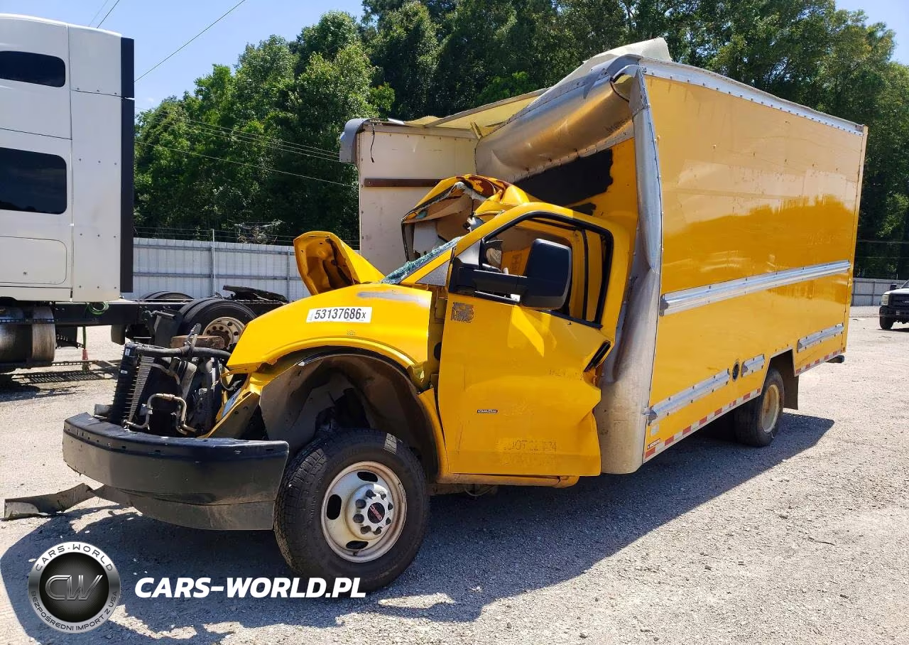 2022 GMC Savana Box Truck