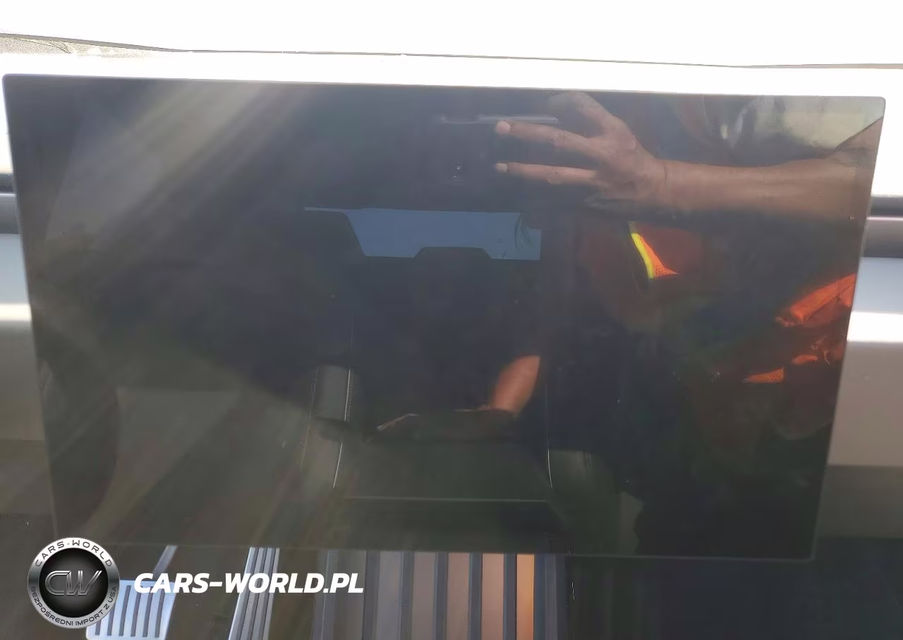 2024 Tesla Cybertruck VIN:7G2CEHEE8RA051918 - 9