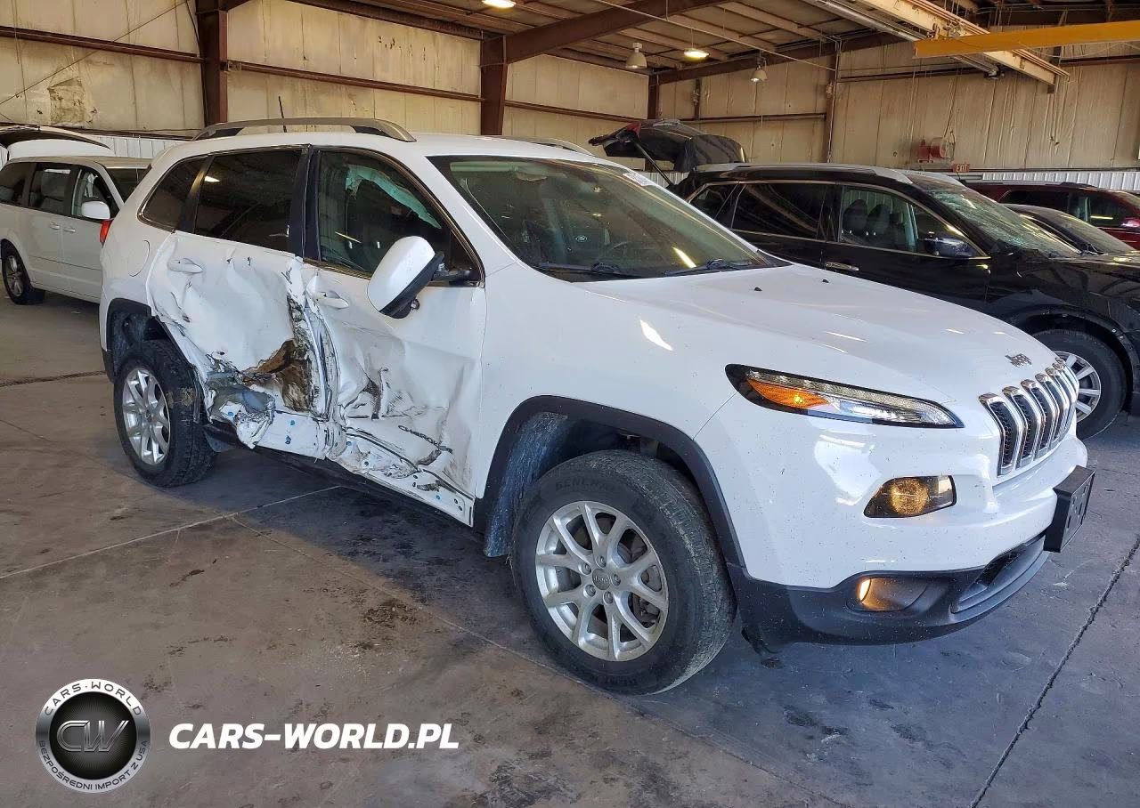2016 Jeep Cherokee Latitude VIN:1C4PJMCS7GW245160 - 4