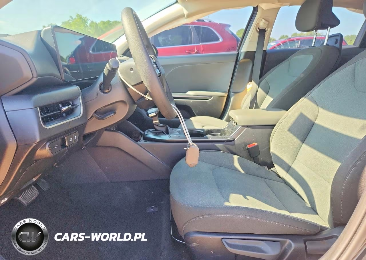 2025 Kia K4 Lx VIN:3KPFT4DE3SE136812 - 7