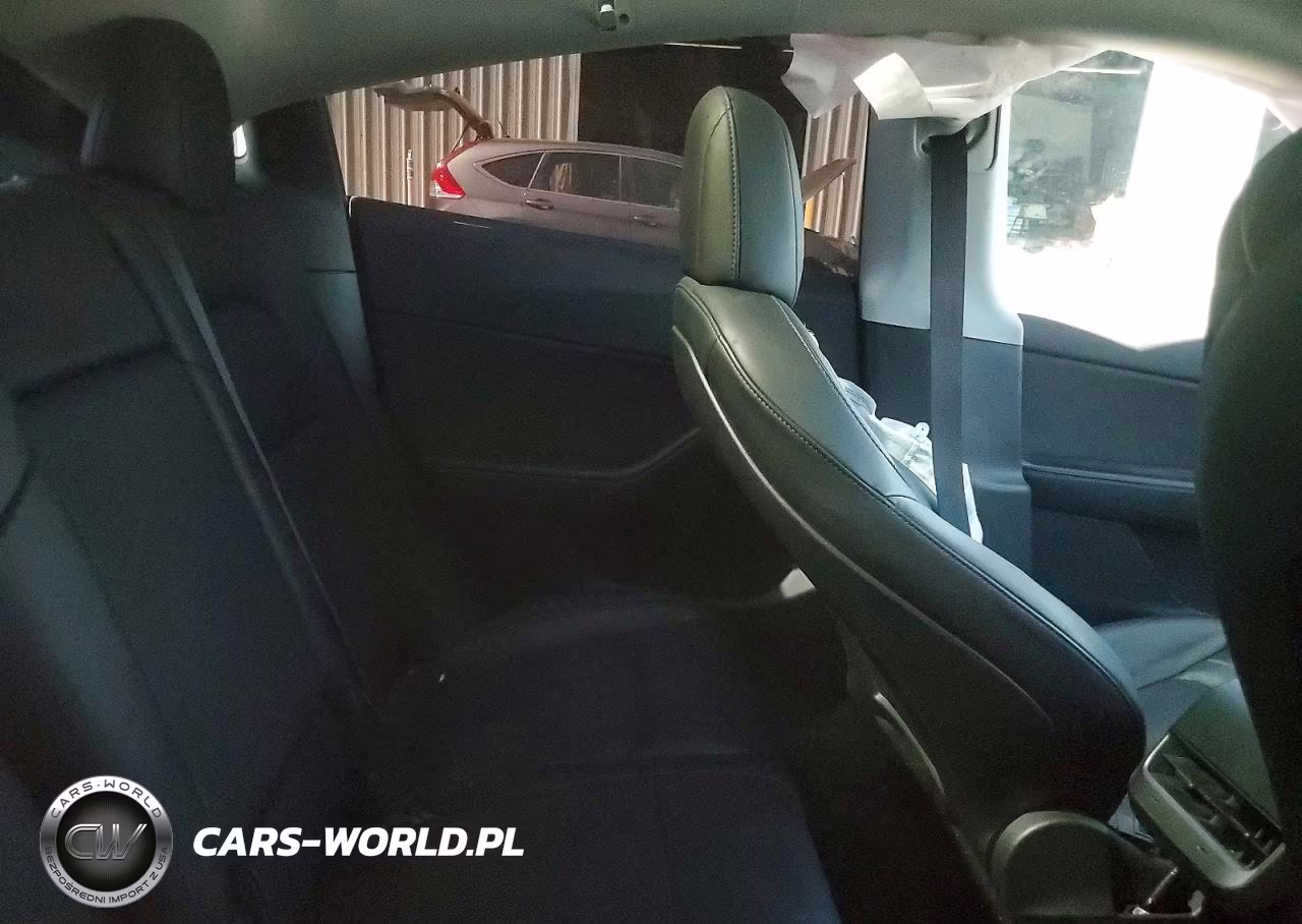 2021 Tesla Model Y VIN:5YJYGDEE9MF114886 - 10