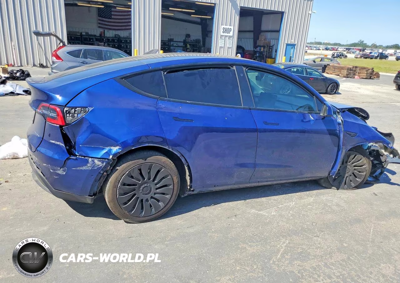 2021 Tesla Model Y VIN:5YJYGDEE9MF114886 - 3