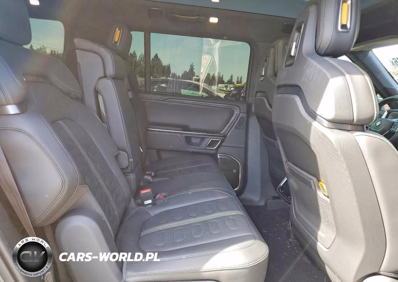 2023 Rivian R1S Adventure VIN:7PDSGABAXPN009150 - 11