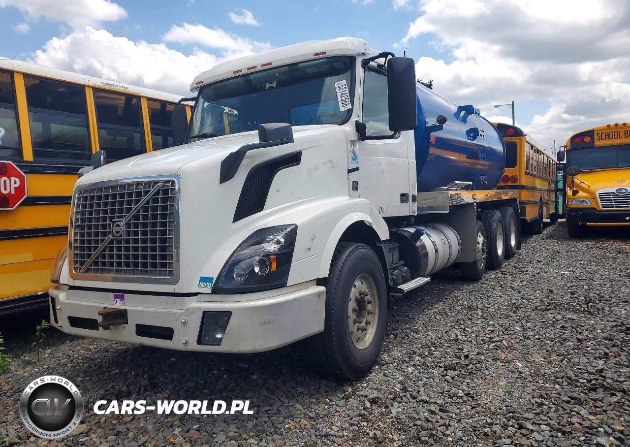 2018 Volvo Vnl84300 - Tank Truck VIN:4V5X99EJ1JN894640 - 2