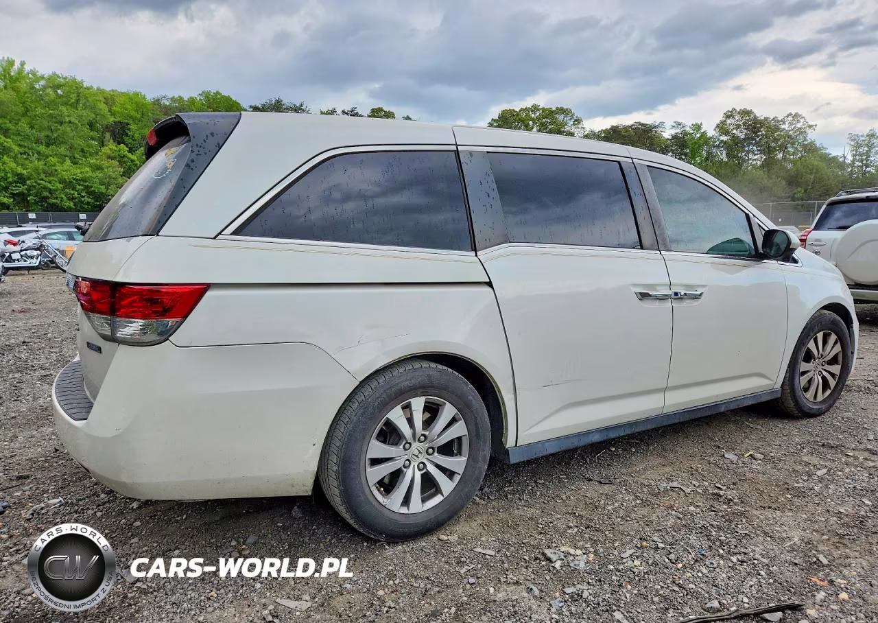 2015 Honda Odyssey VIN:5FNRL5H63FB077606 - 3