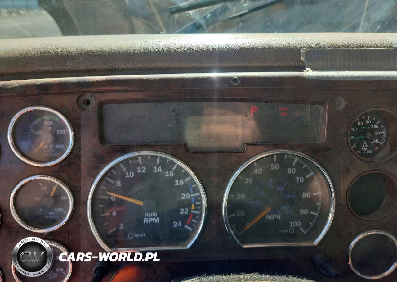 2006 Mack Cv700 Roll-Off Container Truck VIN:1M2AG11C76M047084 - 8