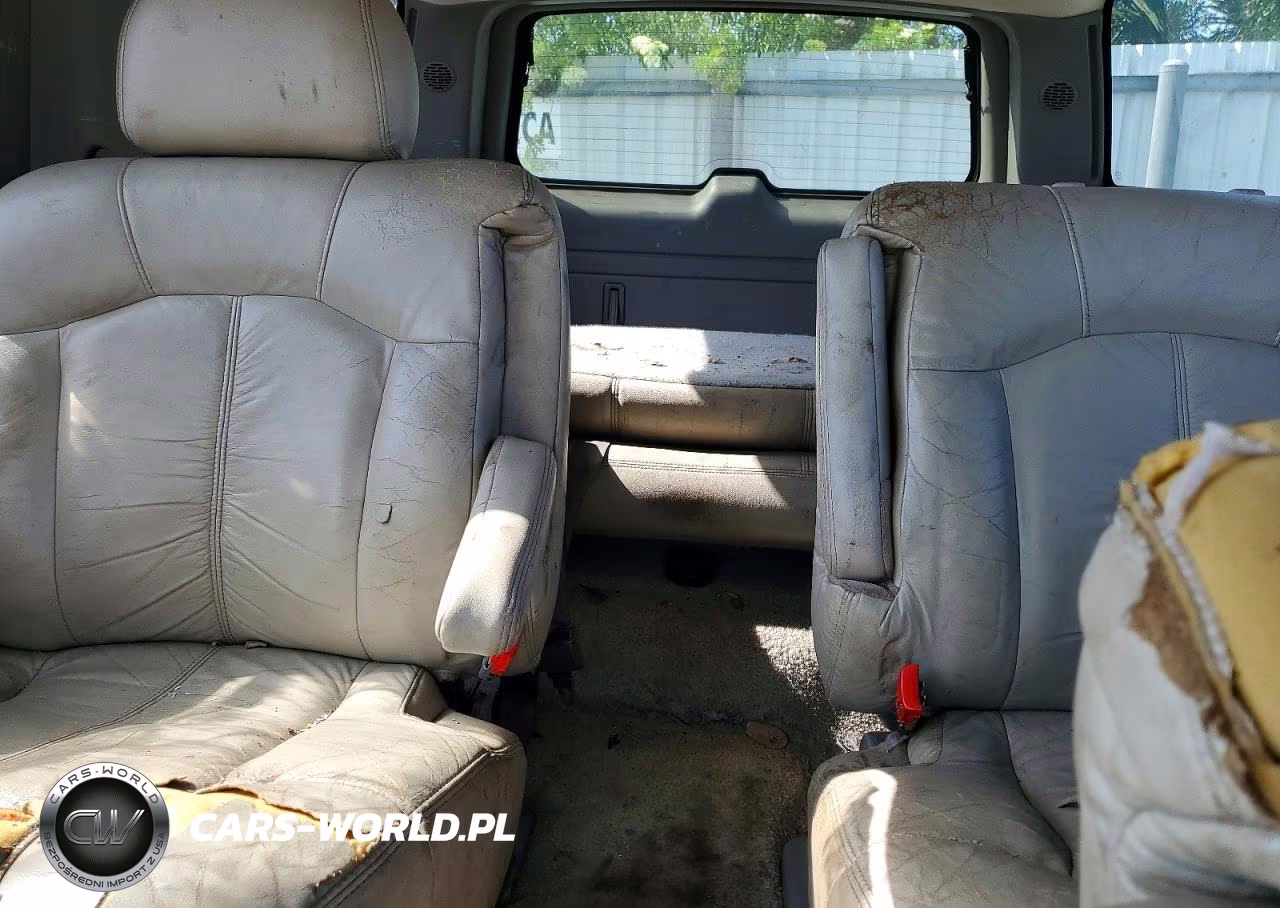 2002 Chevrolet Suburan VIN:1GNEC16Z92J127343 - 10
