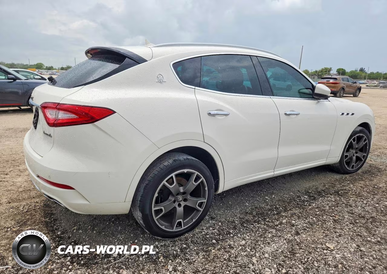 2017 Maserati Levante Luxury VIN:ZN661XUL4HX211076 - 3