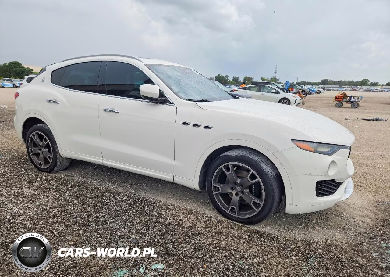 2017 Maserati Levante Luxury VIN:ZN661XUL4HX211076 - 4