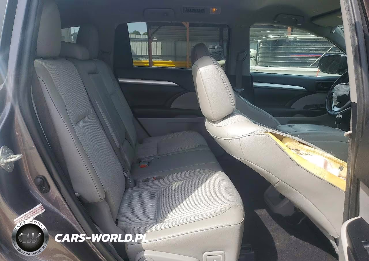 2019 Toyota Highlander Le Plus VIN:5TDZZRFH7KS364060 - 11