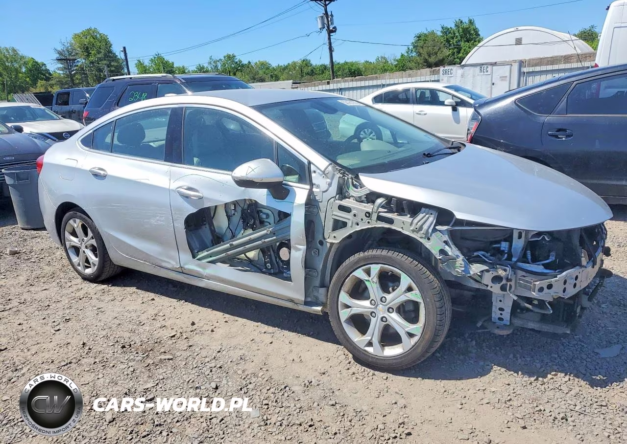 2017 Chevrolet Cruze Premier VIN:1G1BF5SM8H7105692 - 4