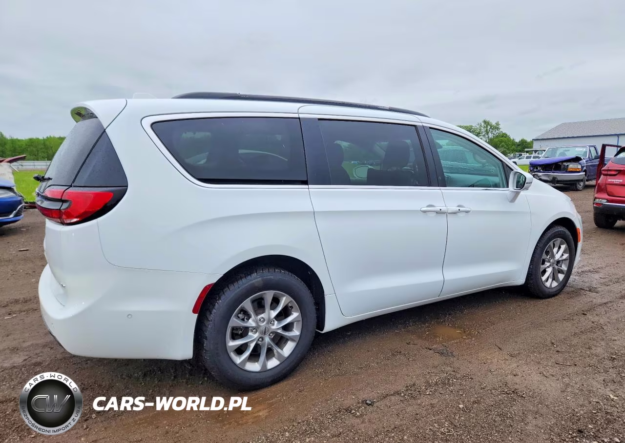 2022 Chrysler Pacifica Touring L VIN:2C4RC3BG9NR164449 - 3