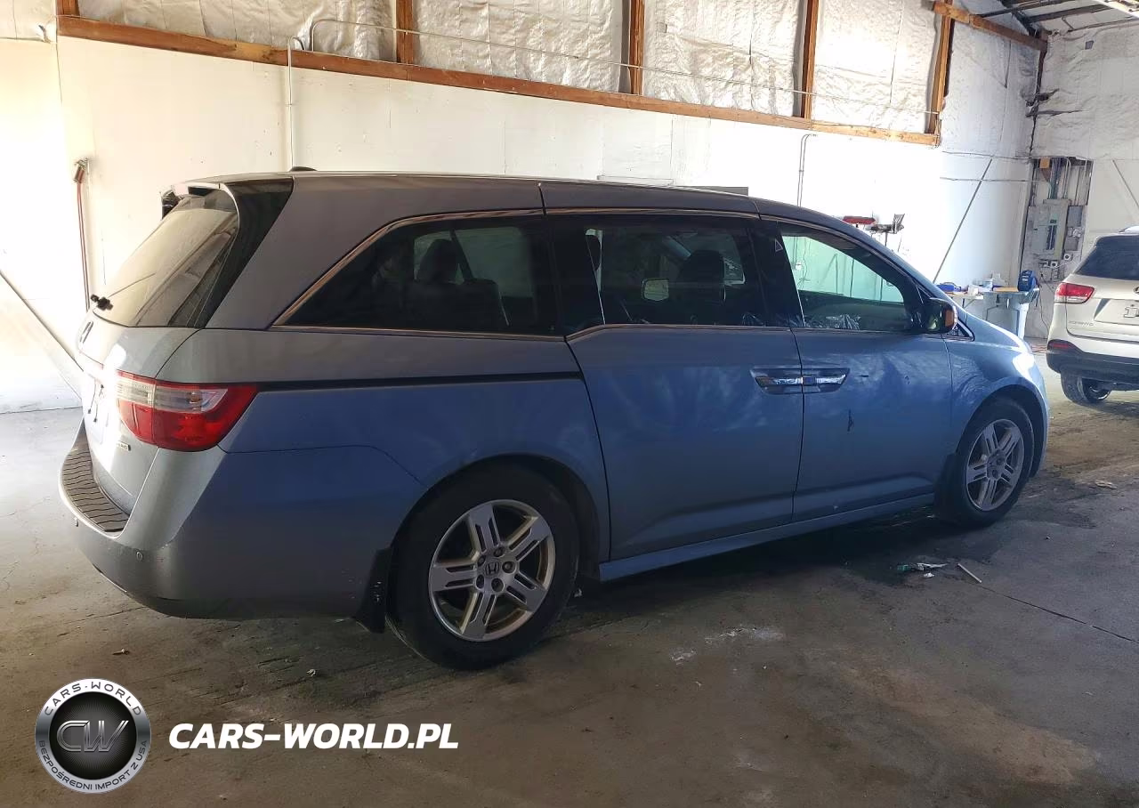 2013 Honda Odyssey Touring VIN:5FNRL5H93DB015422 - 3