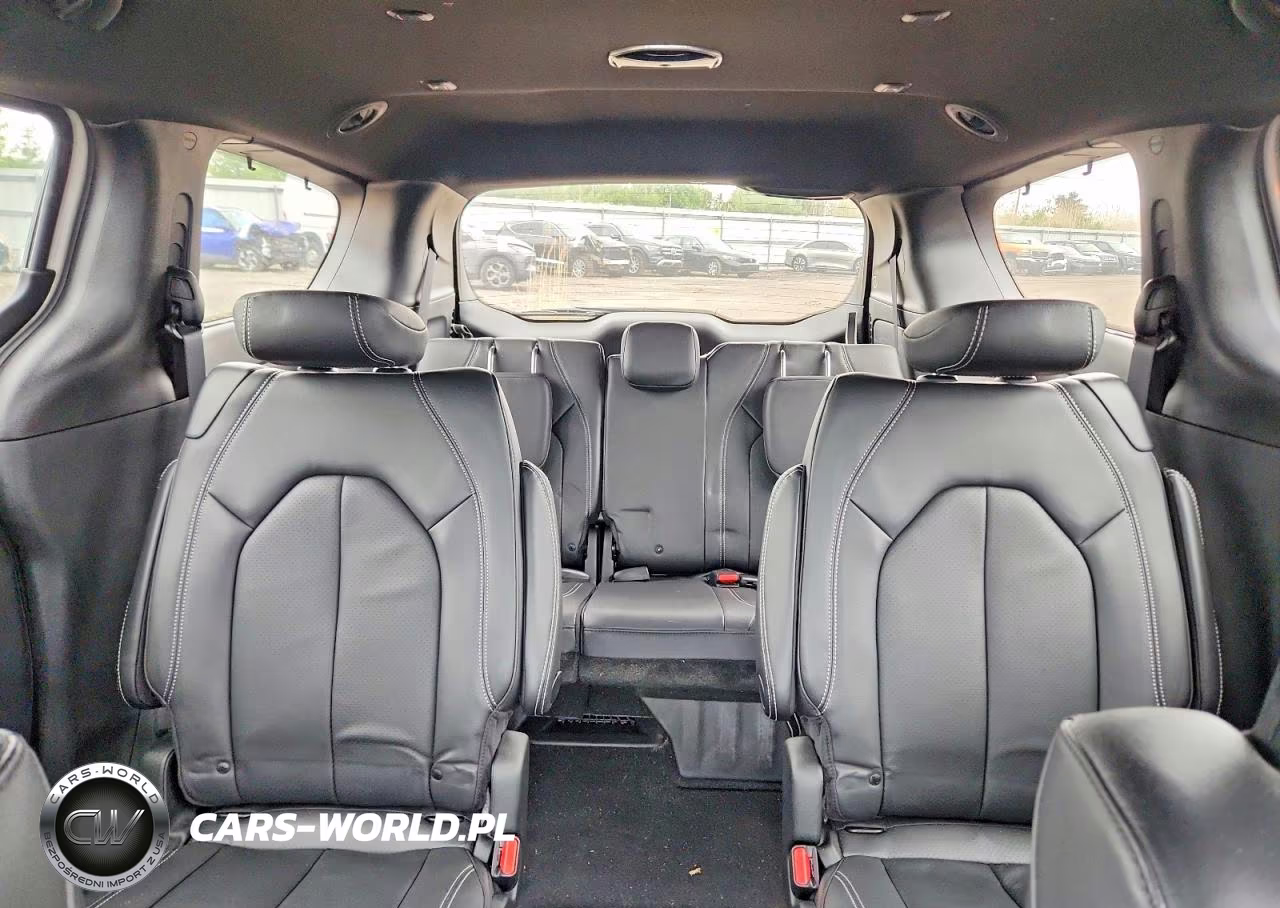 2021 Chrysler Pacifica Touring L VIN:2C4RC1BG9MR601773 - 10