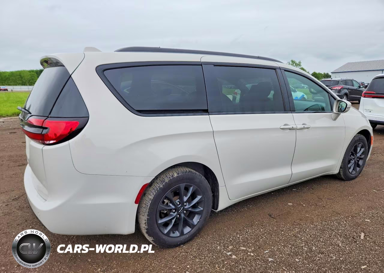 2021 Chrysler Pacifica Touring L VIN:2C4RC1BG9MR601773 - 3