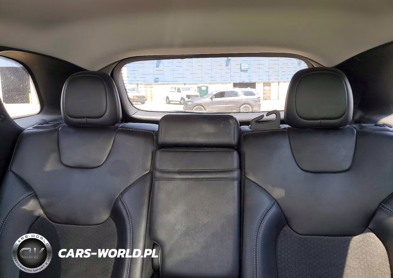 2019 Jeep Cherokee Latitude Plus VIN:1C4PJLLX1KD290928 - 10